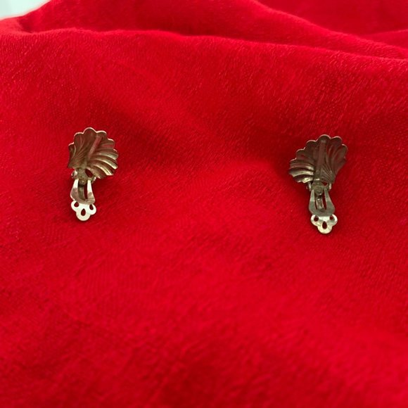 Vintage, Silver Shell Clip Backs - Picture 2 of 3